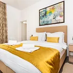 Main Promenade Suites