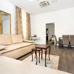 Main Promenade Suites